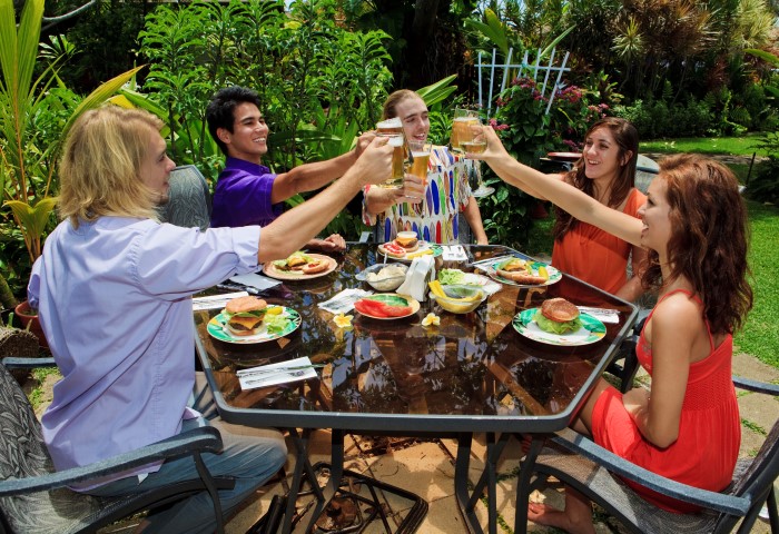 Tips for Throwing an Outdoor Party