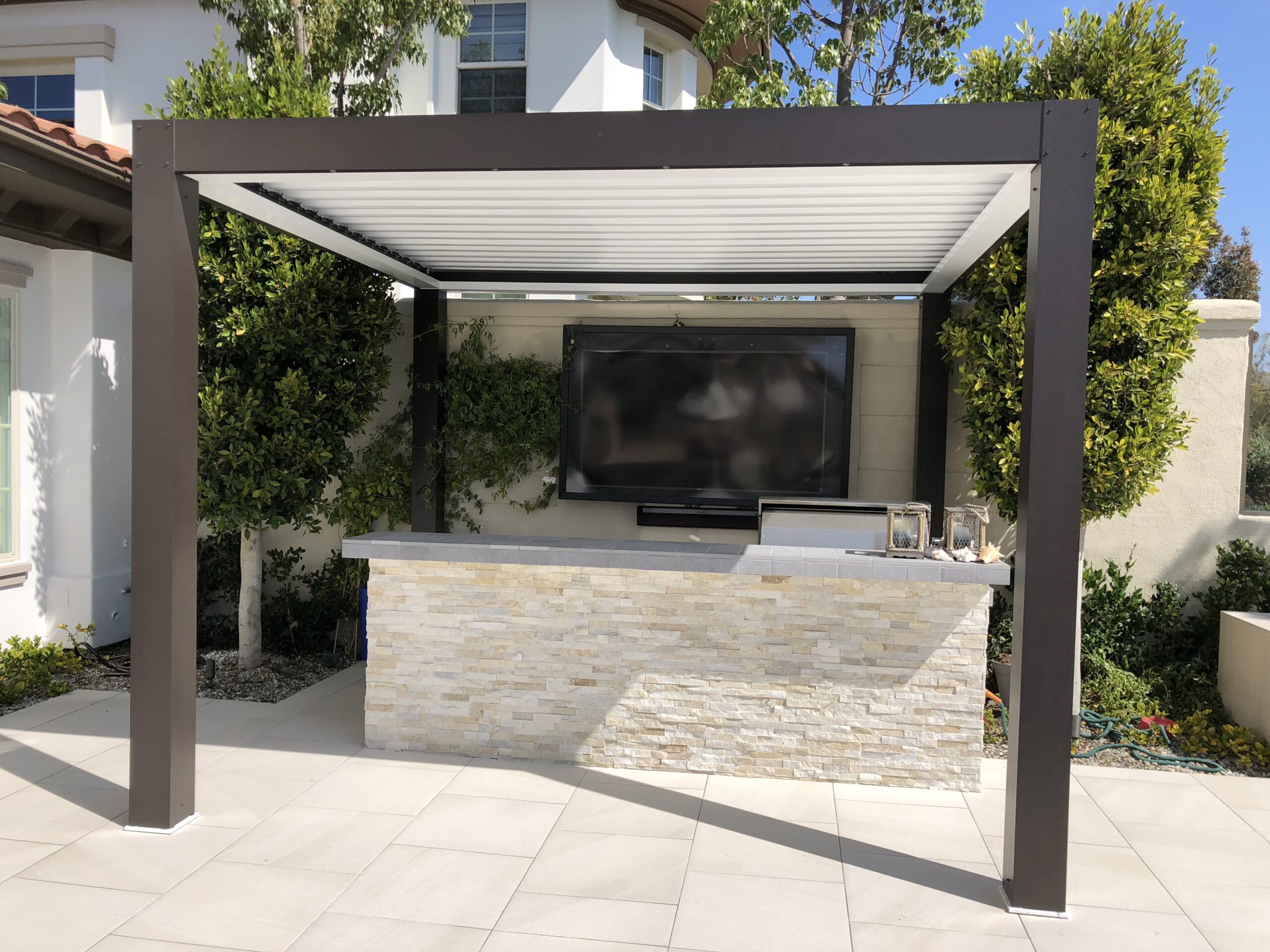 Top 8 Reasons to Add a Louvered Pergola to Your Outdoor Space